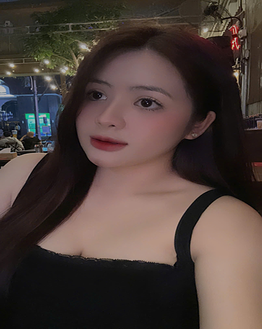 Nhân viên đang thực hiện massage lưng trong dịch vụ massage tại nhà Hồ Chí Minh